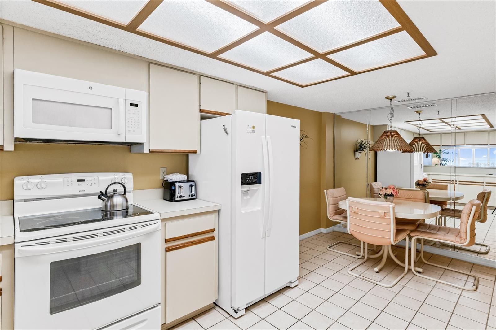 Image 22 of 43 For 18400 Gulf Boulevard 1109