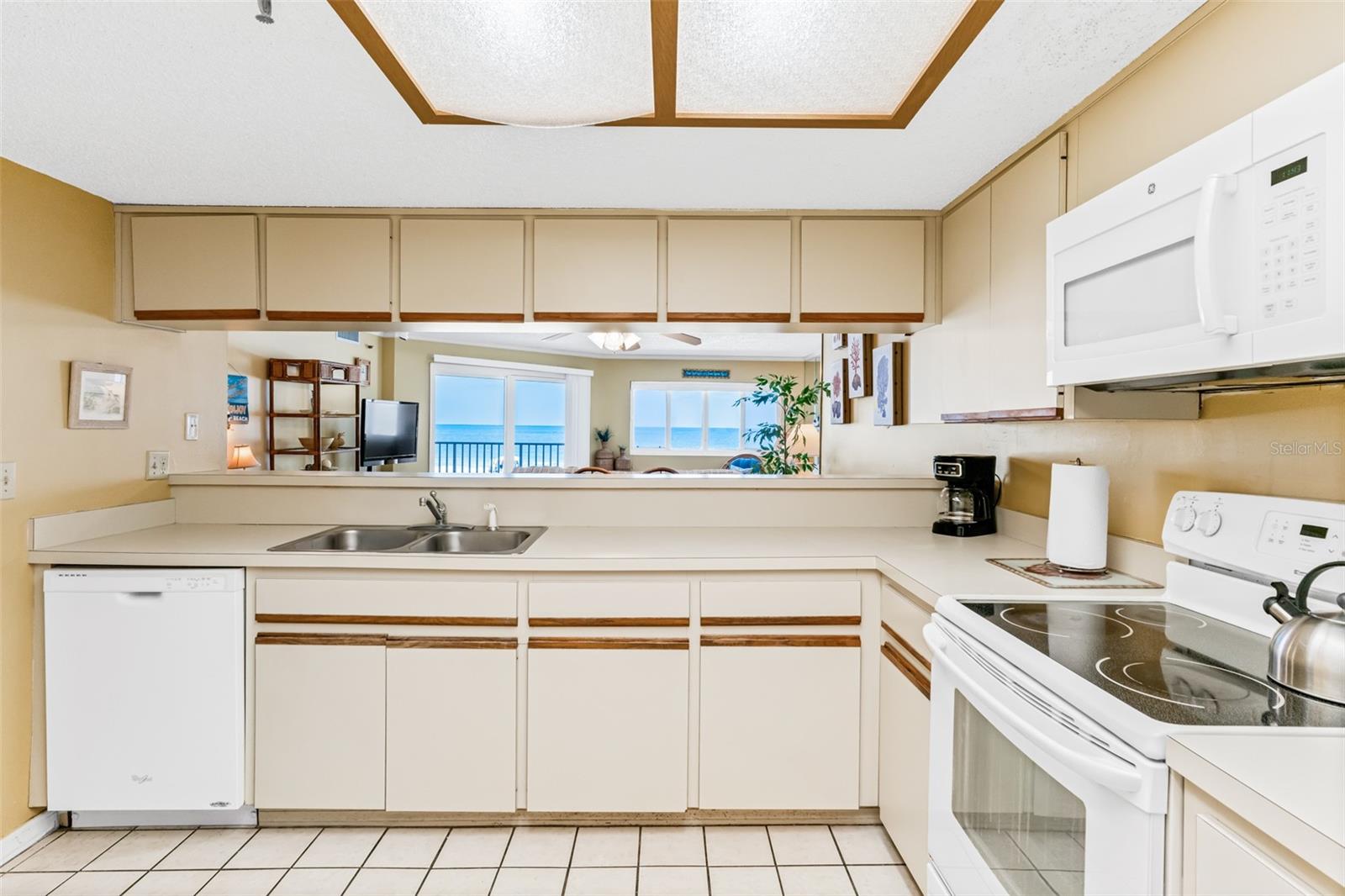 Image 23 of 43 For 18400 Gulf Boulevard 1109