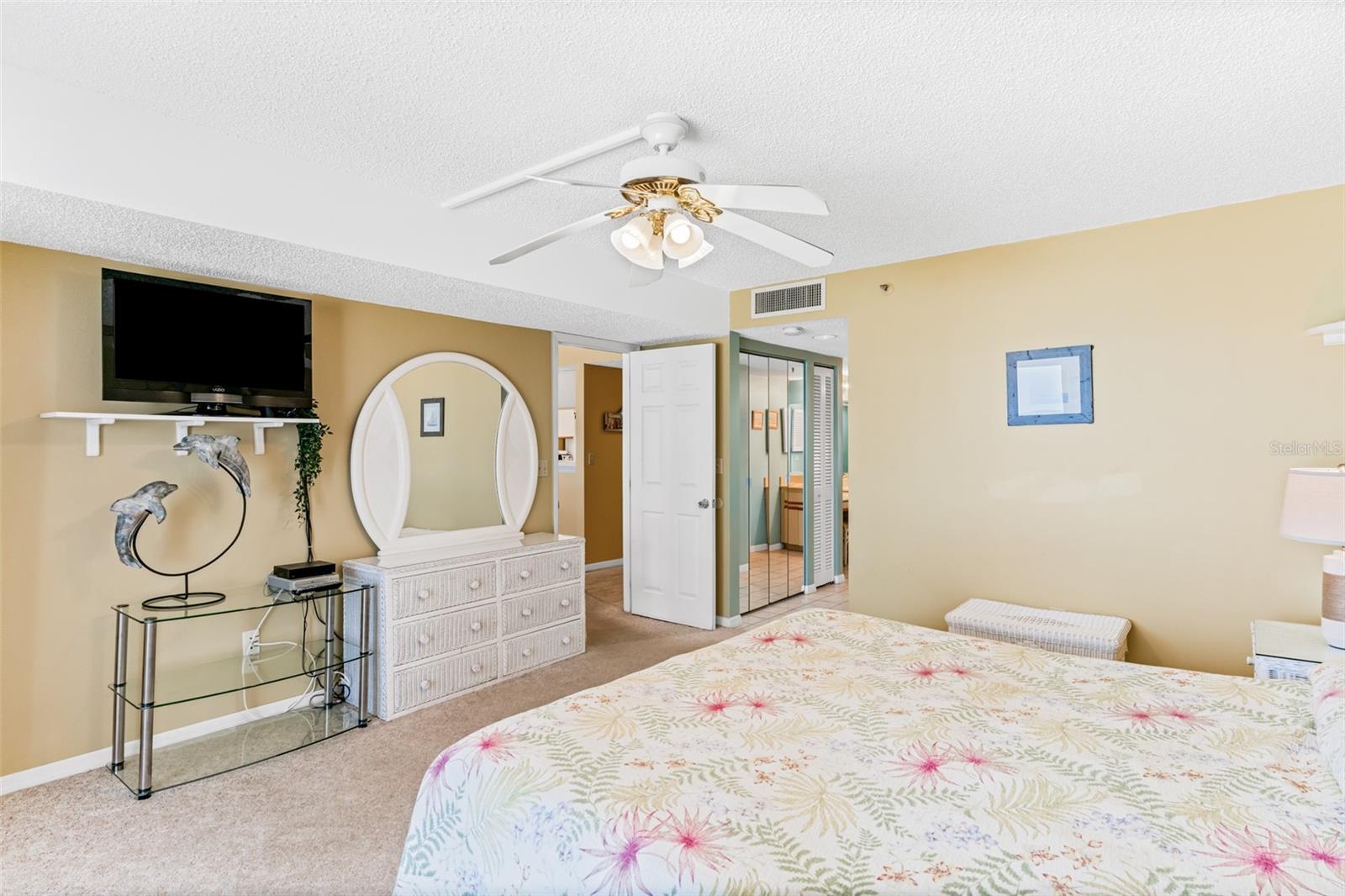 Image 28 of 43 For 18400 Gulf Boulevard 1109