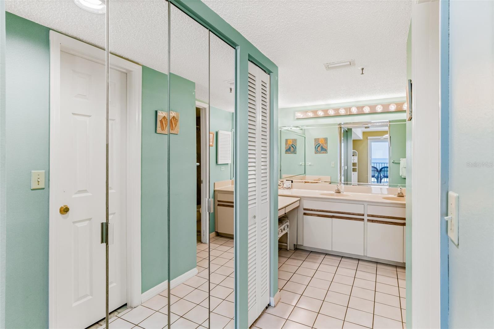Image 29 of 43 For 18400 Gulf Boulevard 1109
