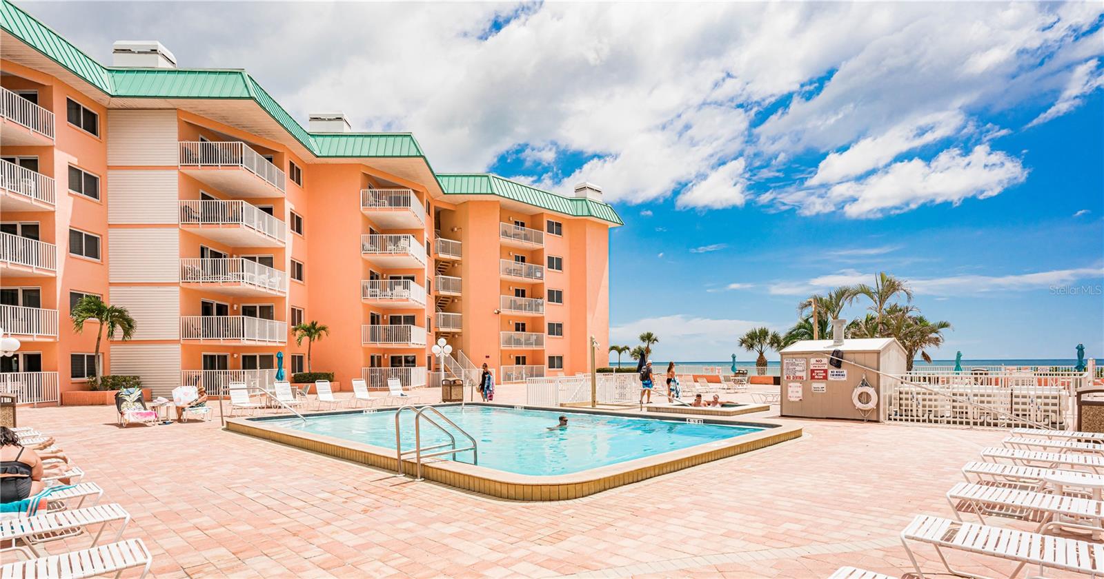 Image 3 of 43 For 18400 Gulf Boulevard 1109