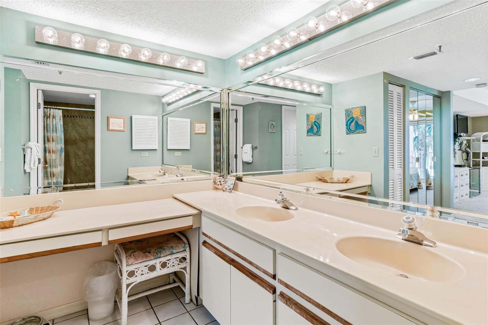 Image 30 of 43 For 18400 Gulf Boulevard 1109