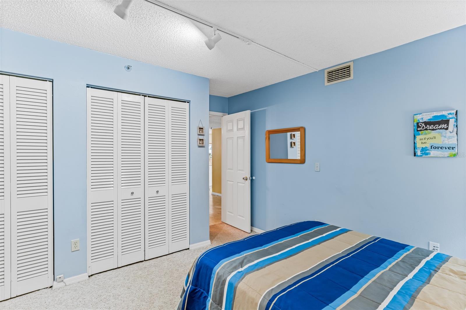 Image 34 of 43 For 18400 Gulf Boulevard 1109