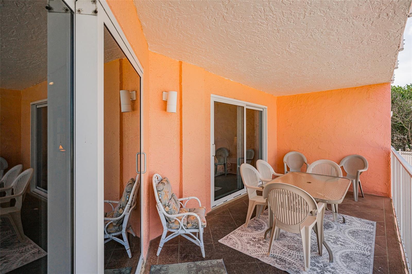 Image 8 of 43 For 18400 Gulf Boulevard 1109