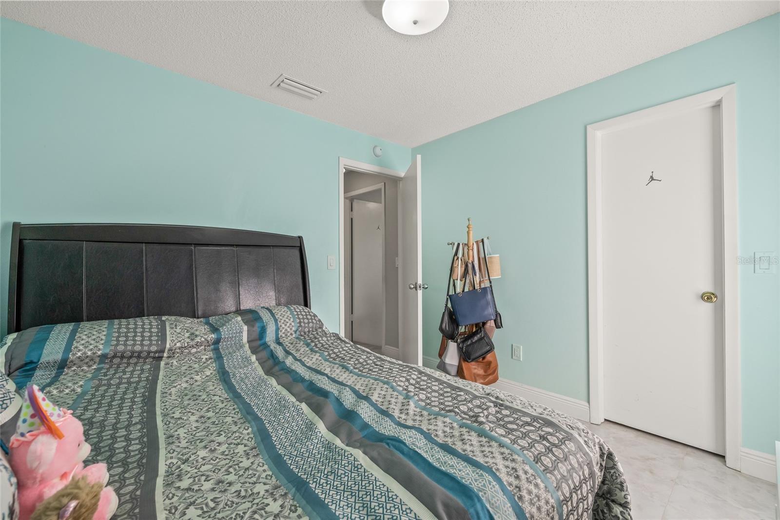 Image 29 of 42 For 1414 High Knoll Drive