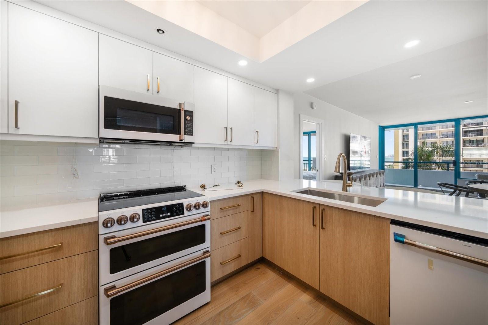 Image 11 of 39 For 1520 Gulf Boulevard 404