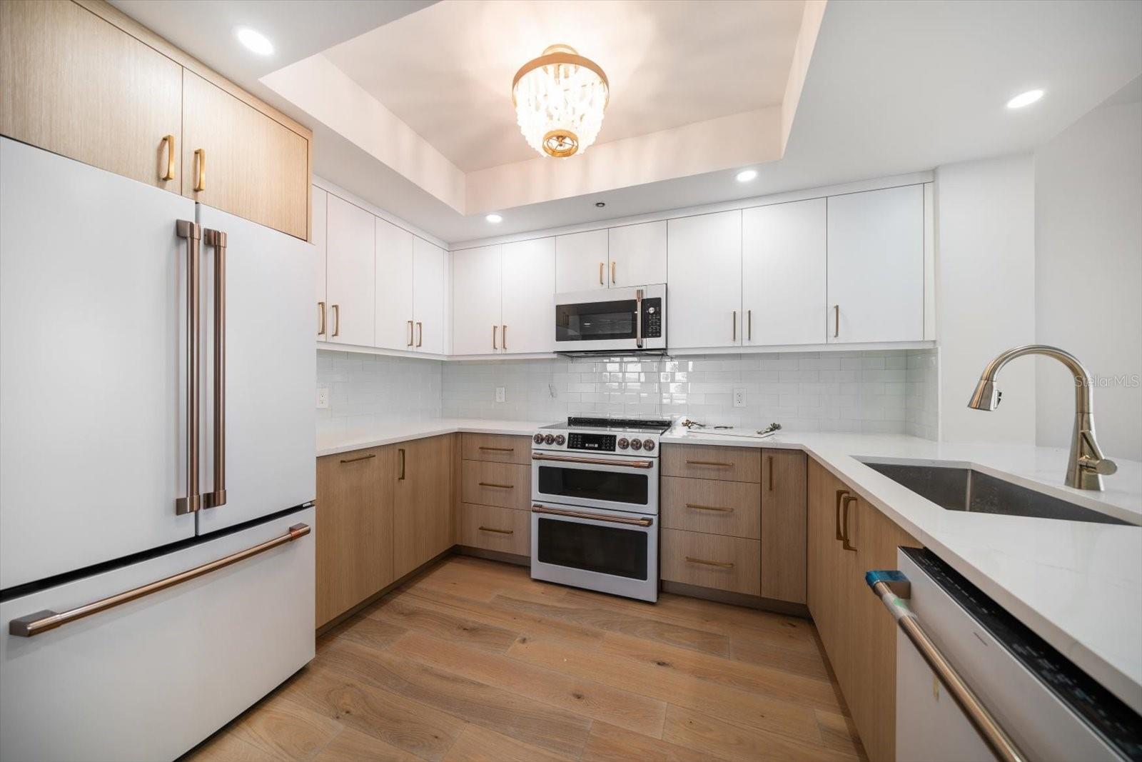 Image 12 of 39 For 1520 Gulf Boulevard 404