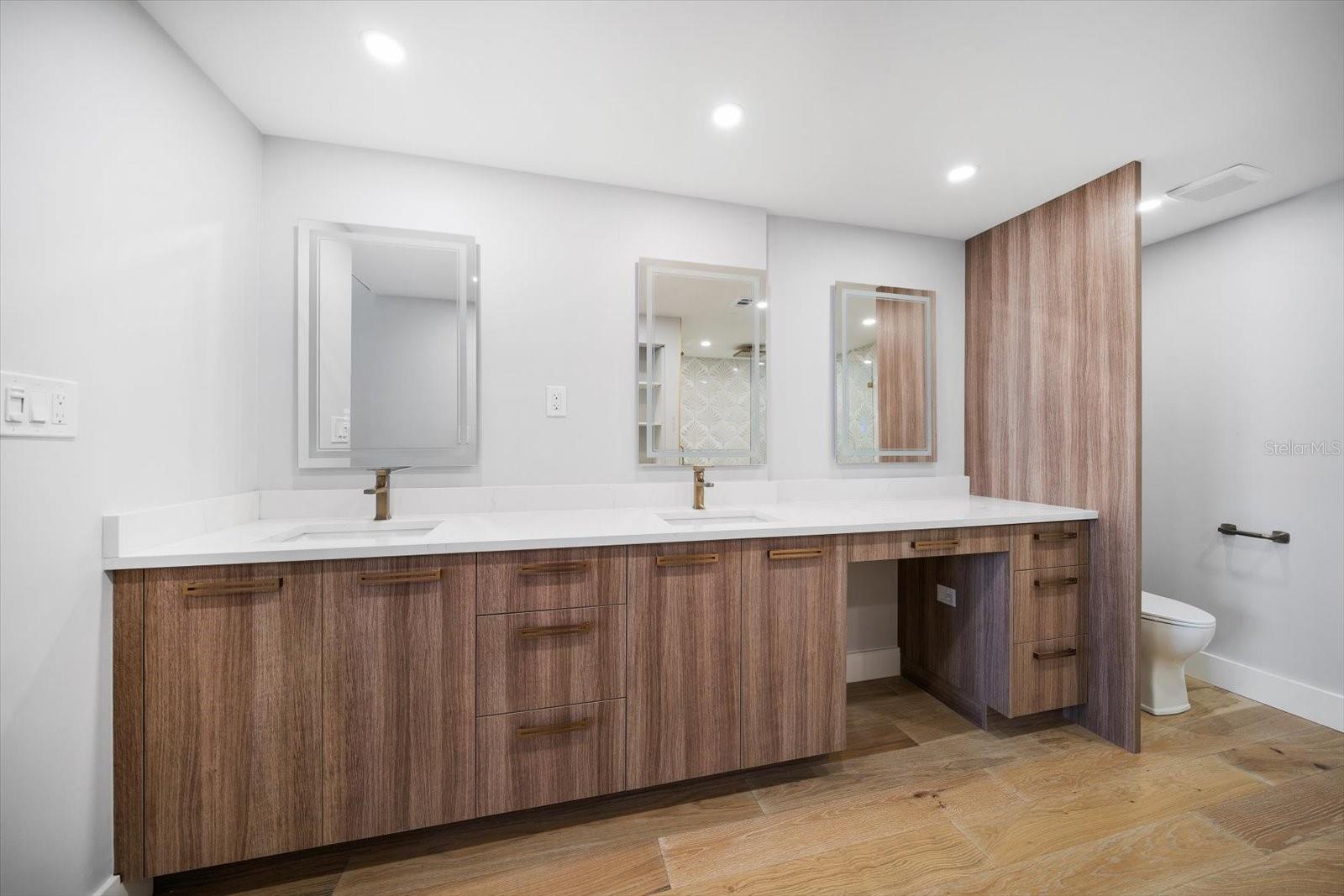 Image 18 of 39 For 1520 Gulf Boulevard 404