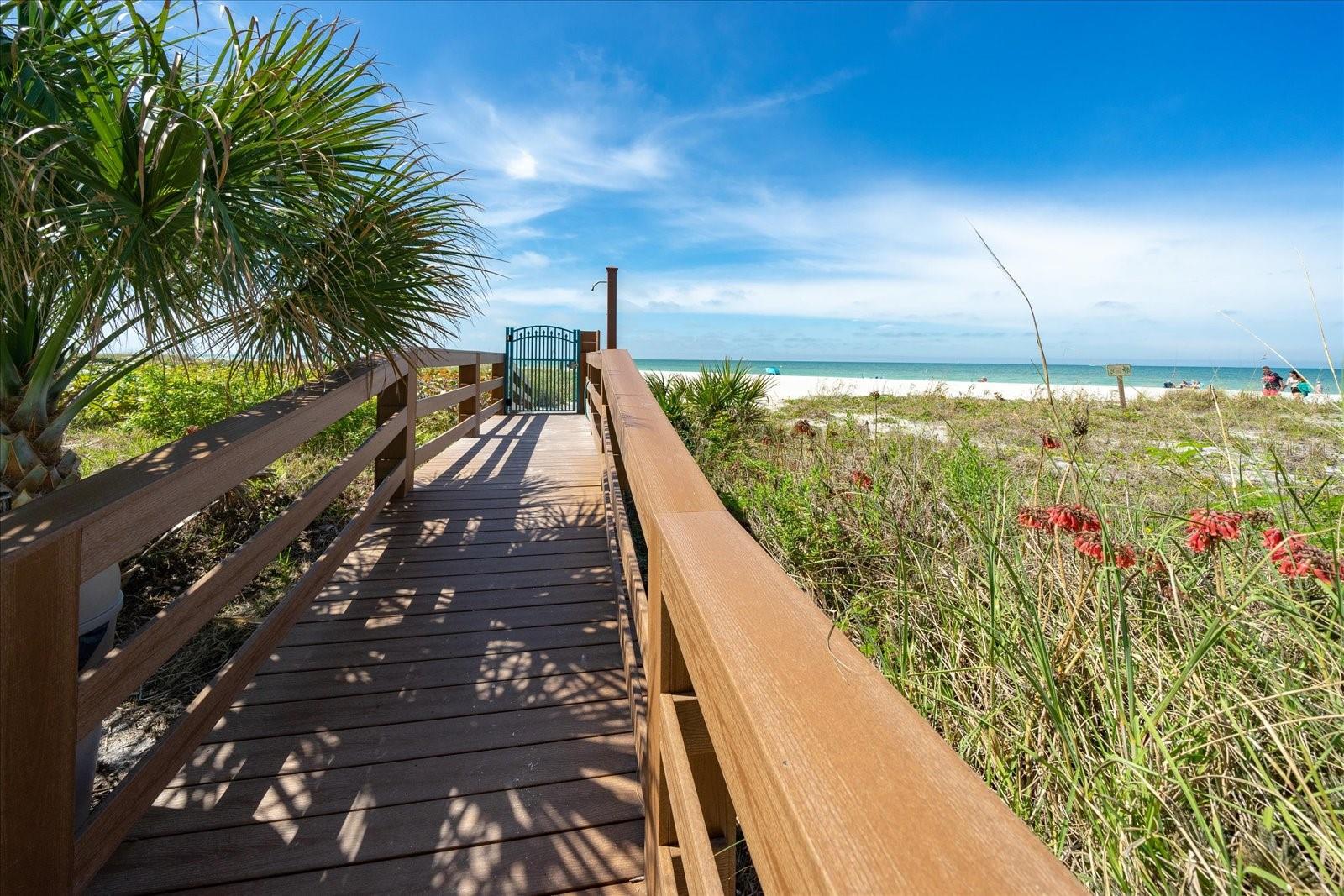 Image 36 of 39 For 1520 Gulf Boulevard 404