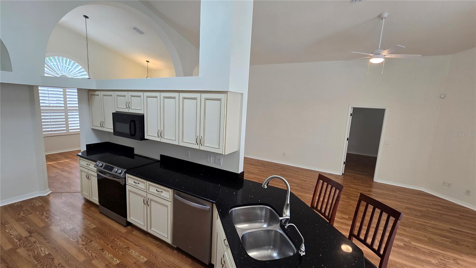 Image 13 of 22 For 15209 Arbor Hollow Drive
