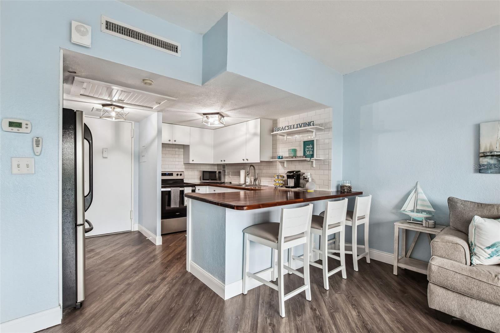 Image 22 of 56 For 880 Mandalay Avenue C212