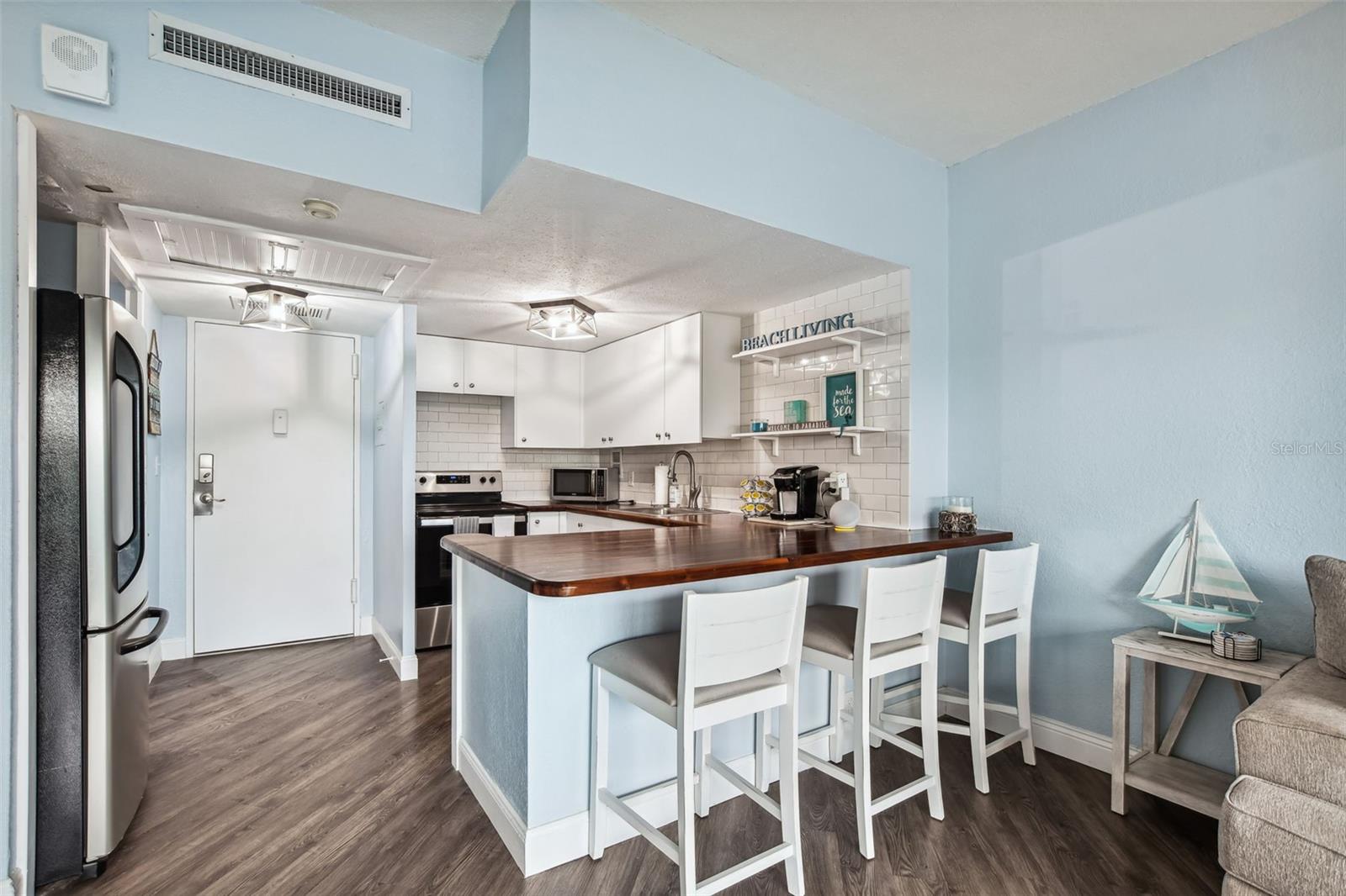 Image 23 of 56 For 880 Mandalay Avenue C212