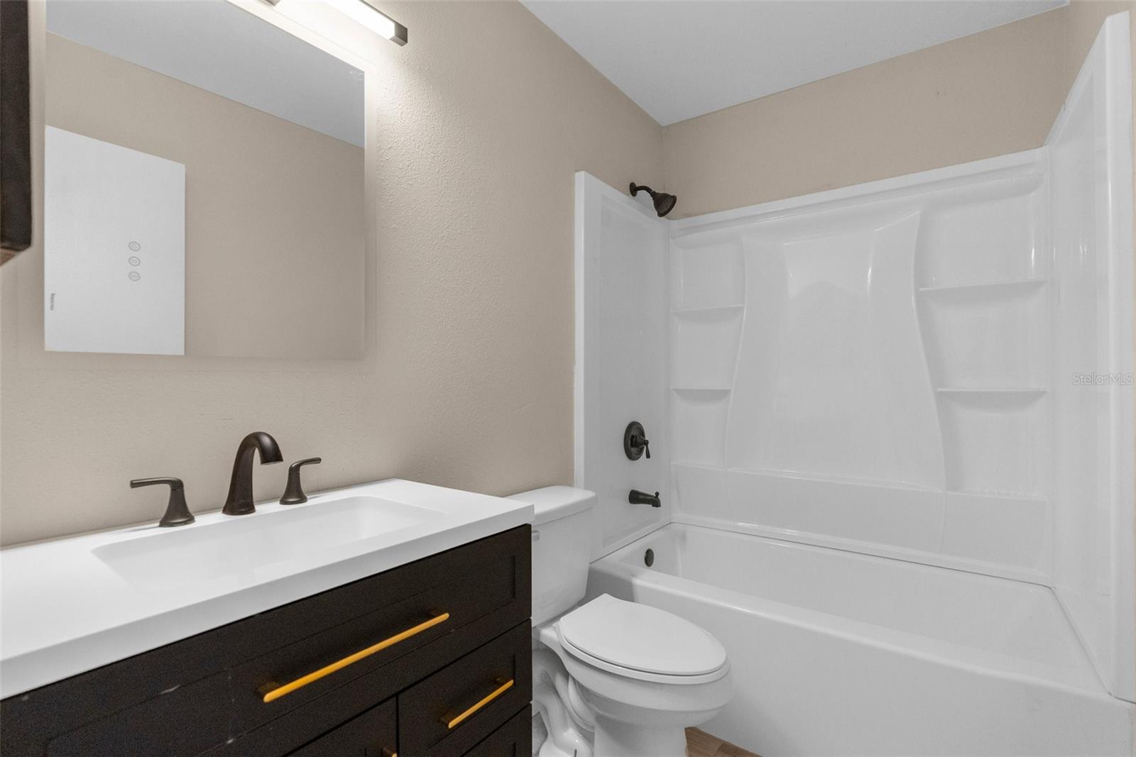Listing photo id 10 for 5193 Higate Road