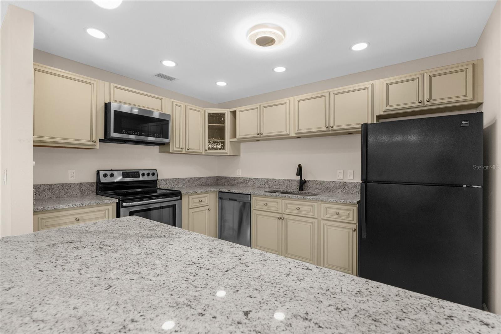 Listing photo id 17 for 5193 Higate Road