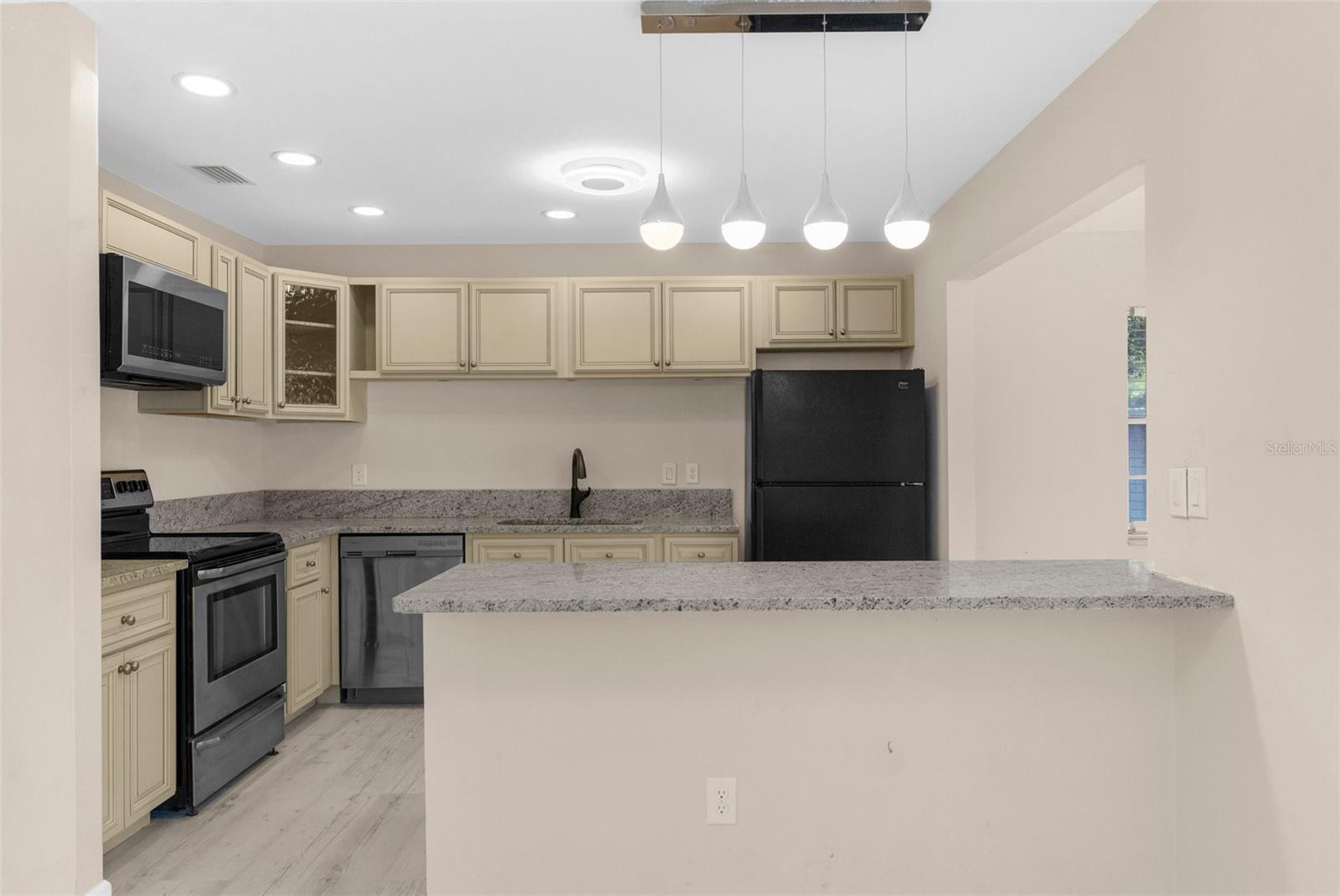 Listing photo id 22 for 5193 Higate Road