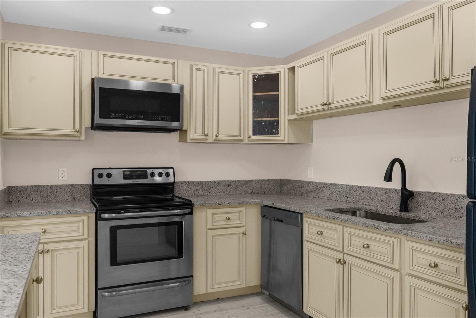 Listing photo id 24 for 5193 Higate Road