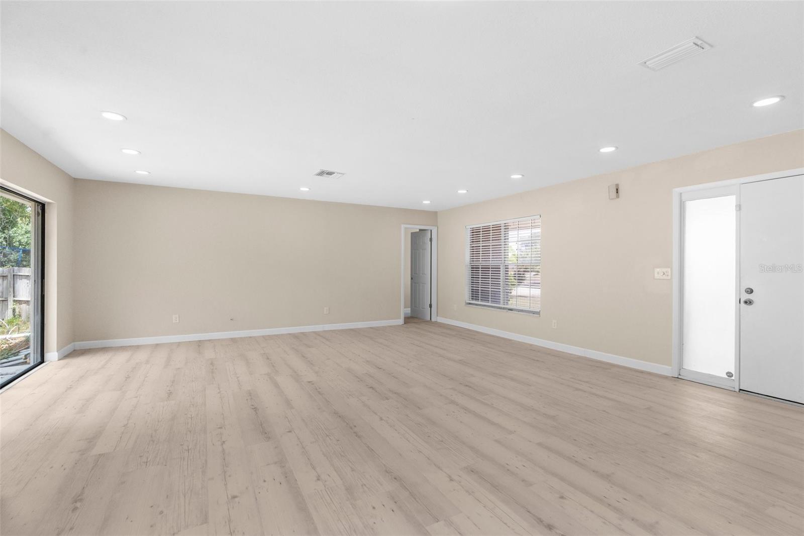 Listing photo id 1 for 5193 Higate Road