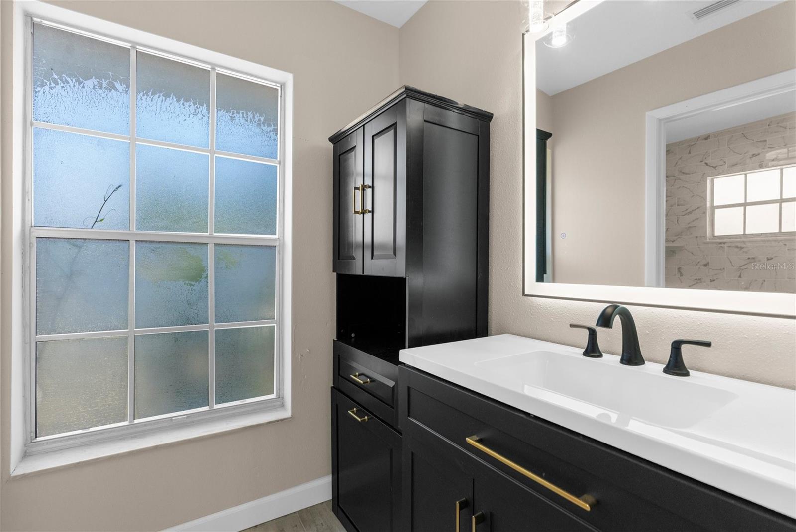 Listing photo id 28 for 5193 Higate Road