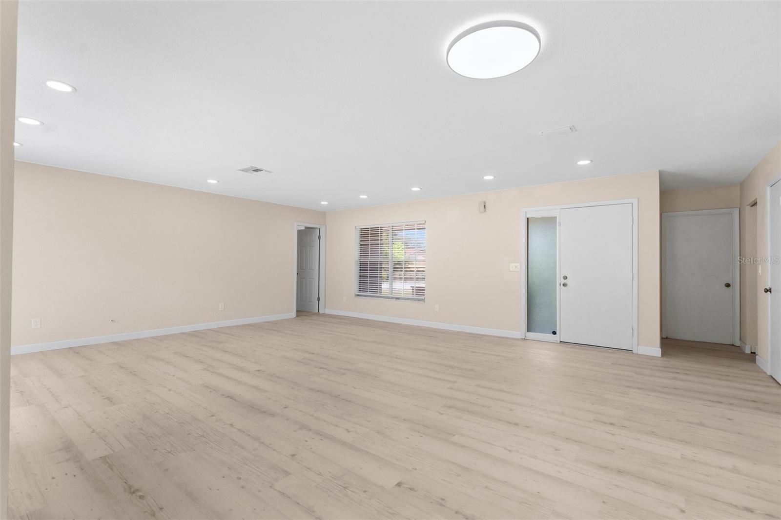 Listing photo id 4 for 5193 Higate Road
