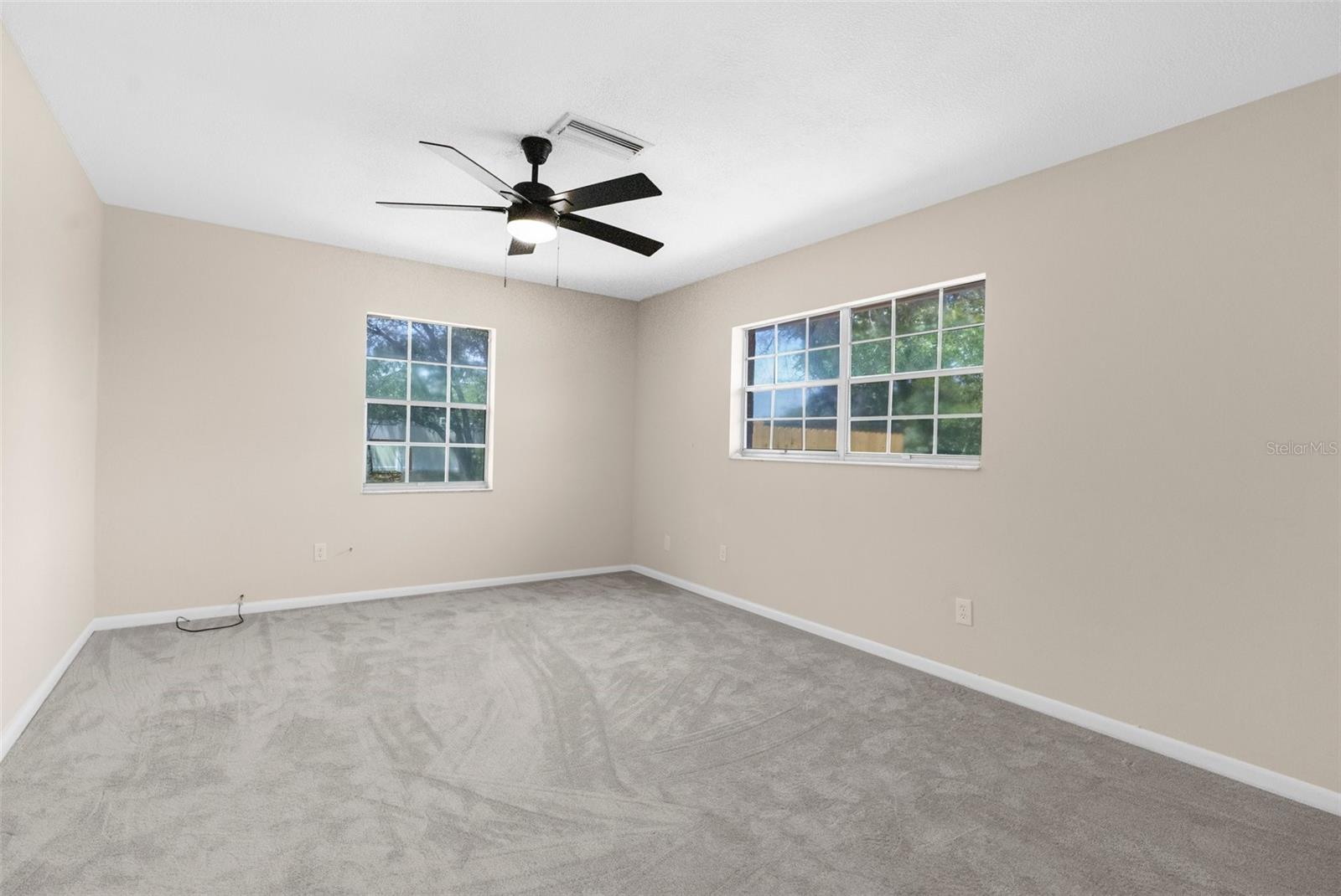 Listing photo id 5 for 5193 Higate Road