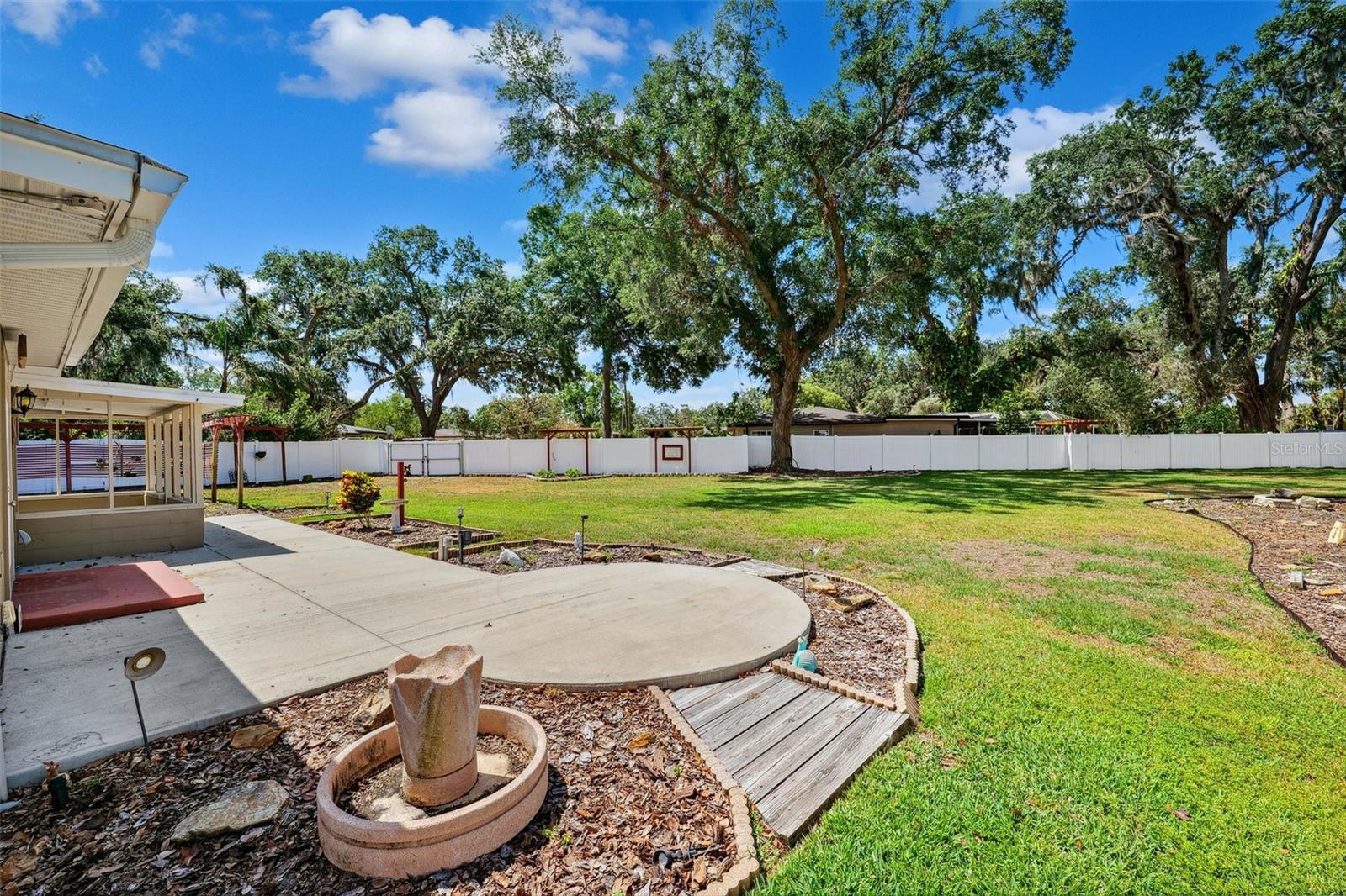 Image 7 of 34 For 505 Larry Circle