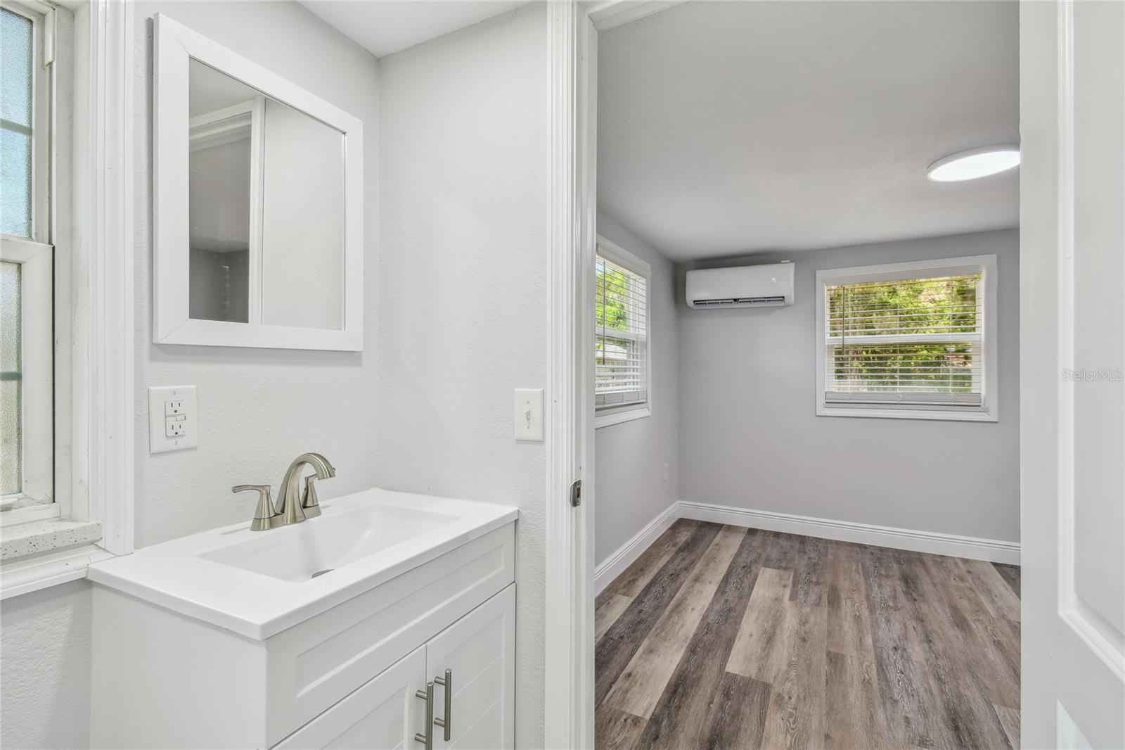 Image 4 of 54 For 850 Center Avenue