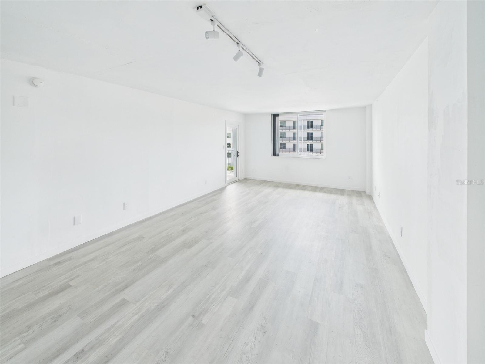 Image 5 of 23 For 201 Laurel Street 504b