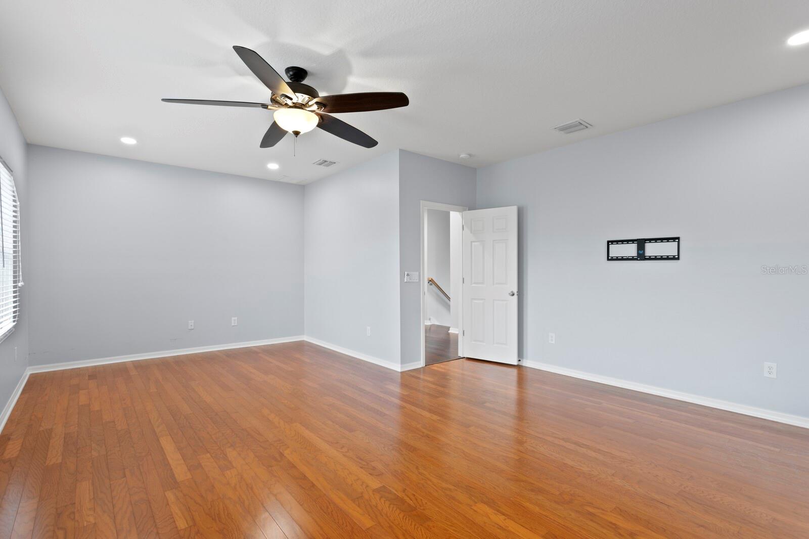 Image 39 of 67 For 19407 Sweet Grass Way