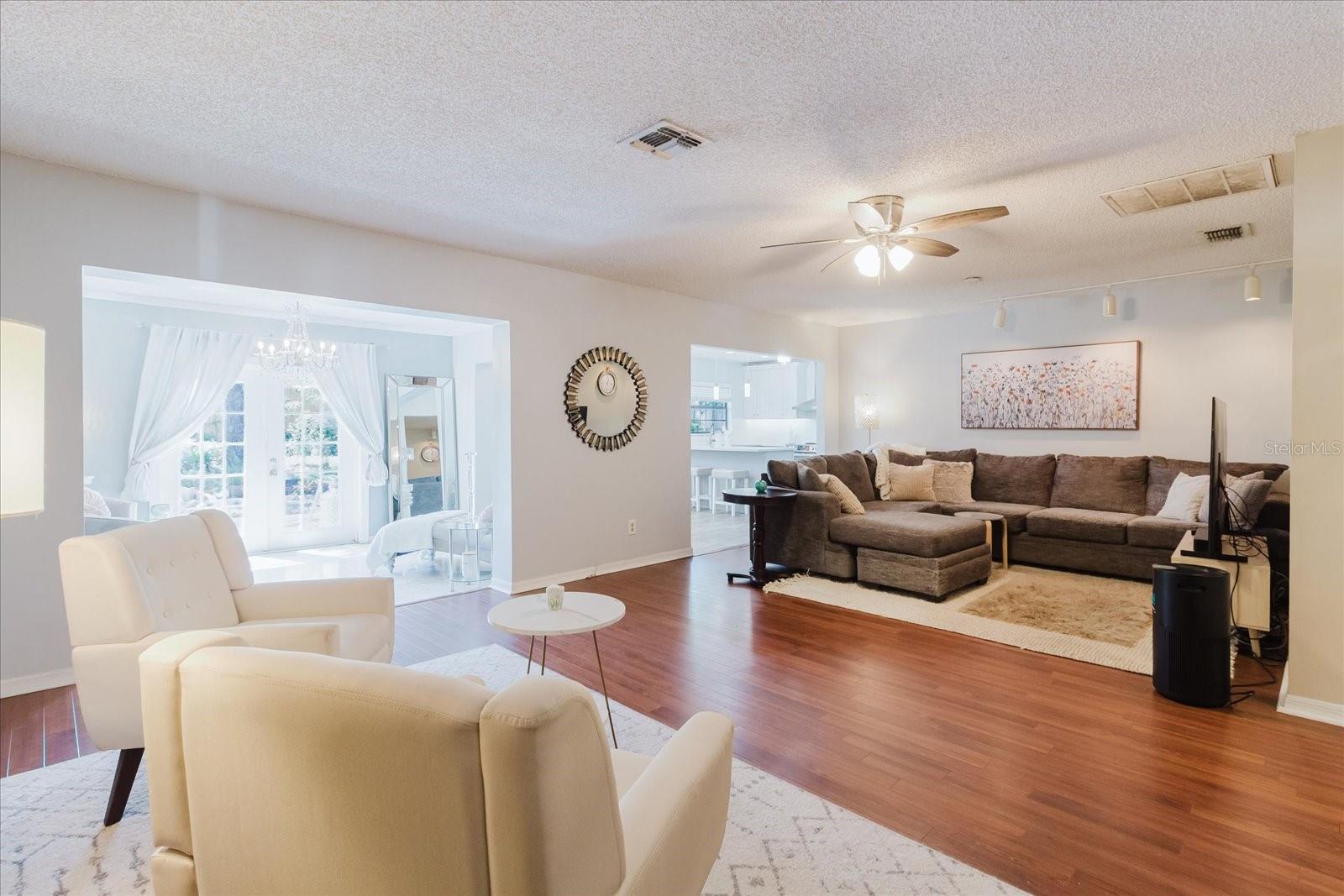 Listing photo id 9 for 7402 America Way