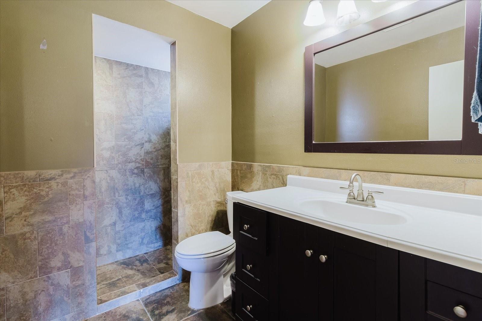 Listing photo id 12 for 7402 America Way