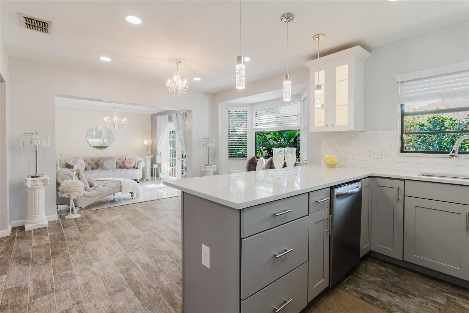 Listing photo id 19 for 7402 America Way