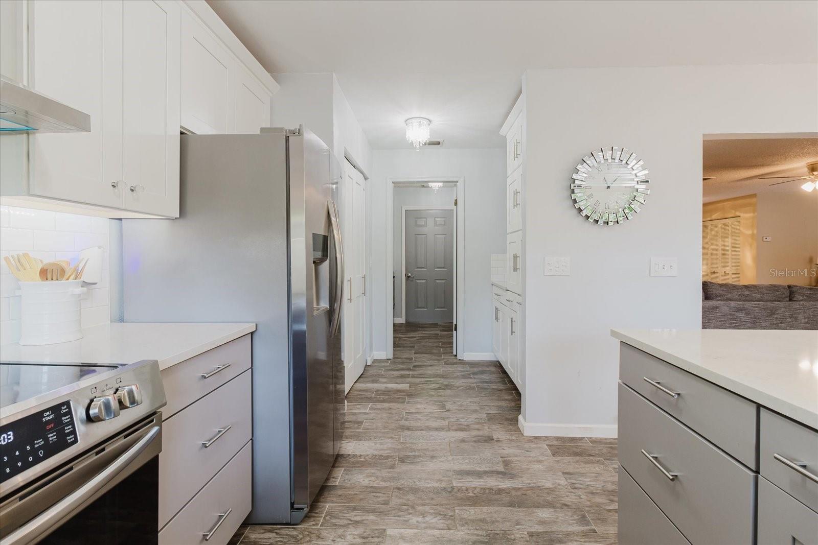Listing photo id 23 for 7402 America Way