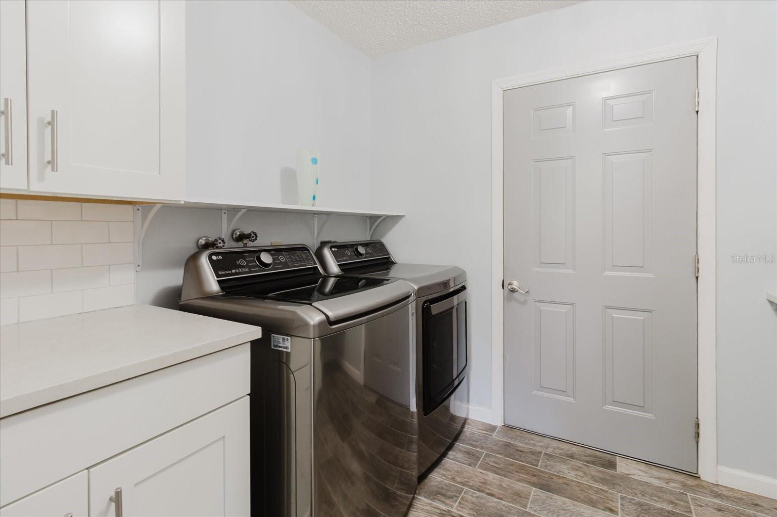 Listing photo id 25 for 7402 America Way