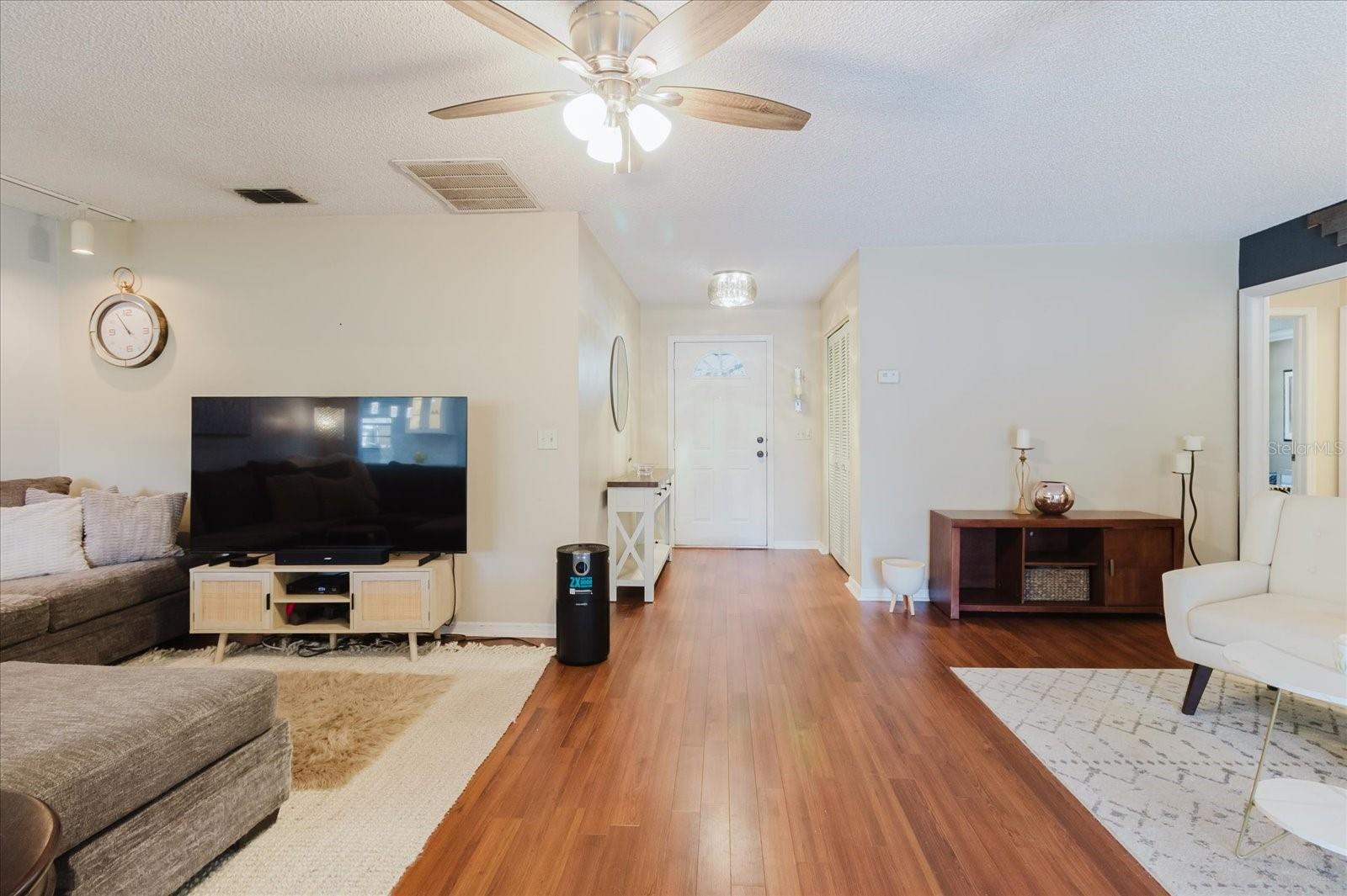 Listing photo id 3 for 7402 America Way
