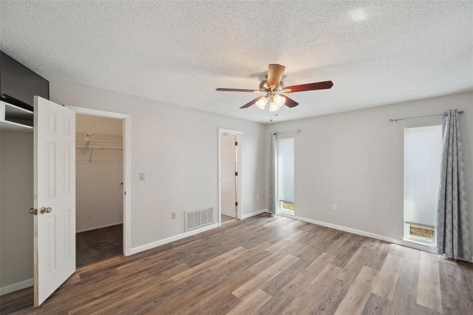 Image 17 of 41 For 9010 Bonnet Way