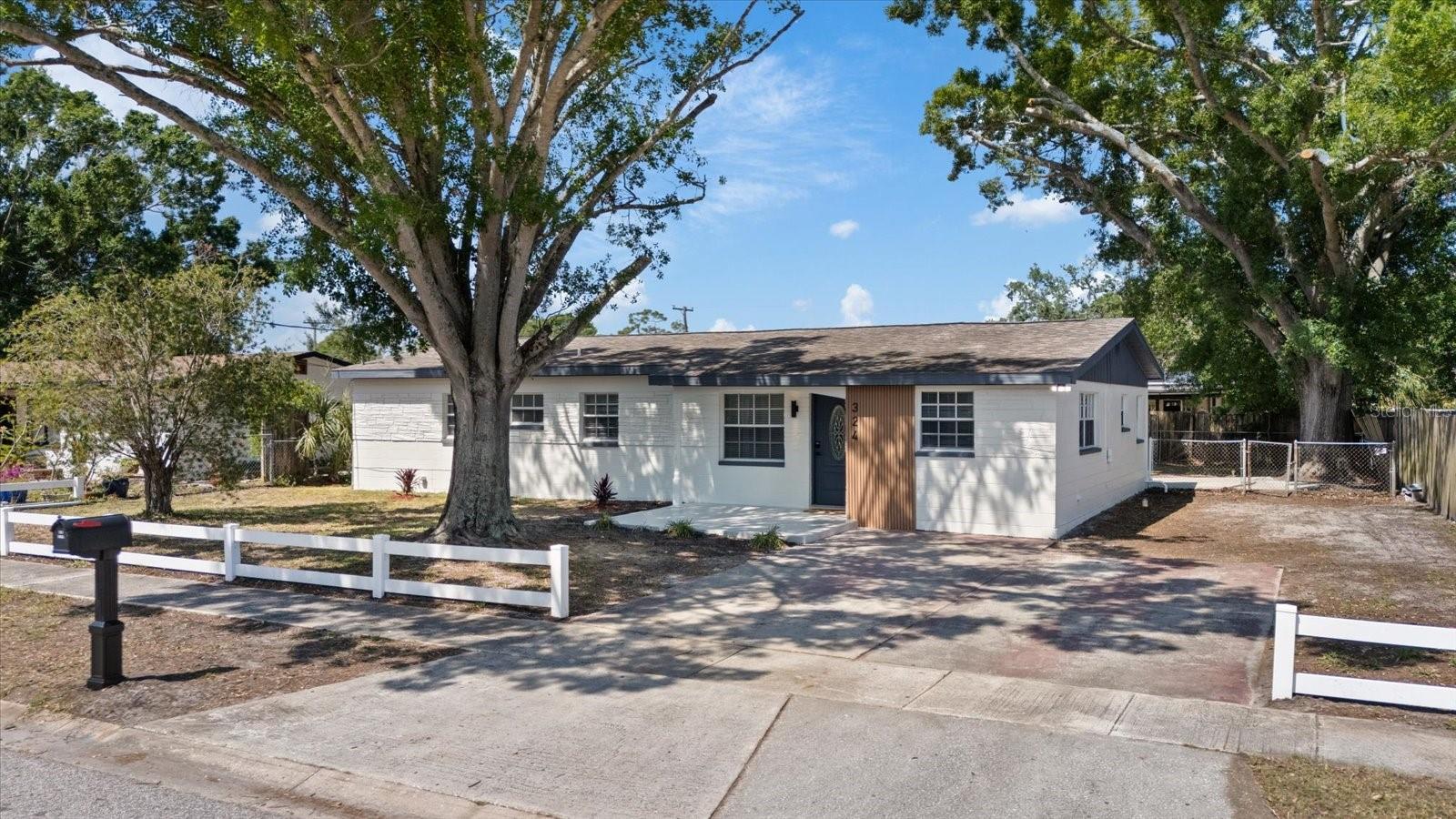 Details for 324 Country Club Drive, OLDSMAR, FL 34677