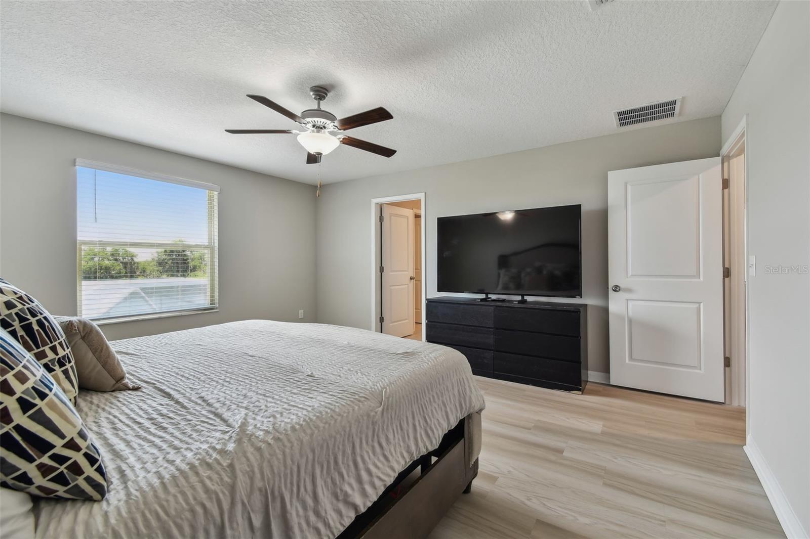 Listing photo id 26 for 11504 Sage Canyon Drive