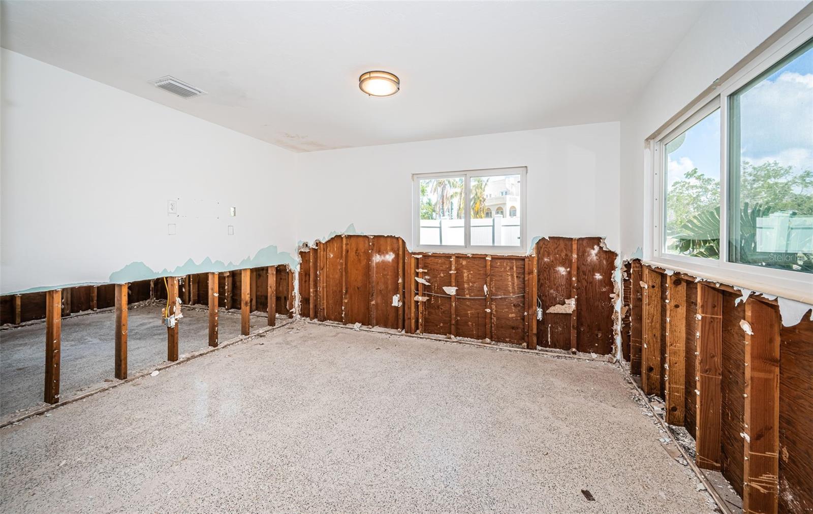 Image 16 of 25 For 3962 Poinsettia Drive