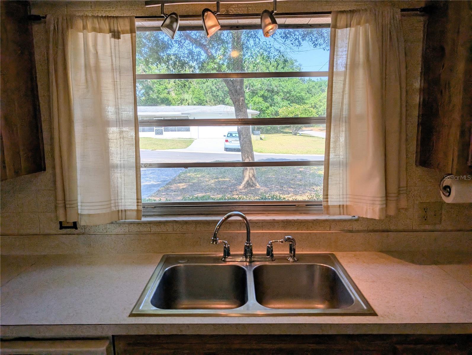 Image 11 of 45 For 1124 Bucknell Avenue
