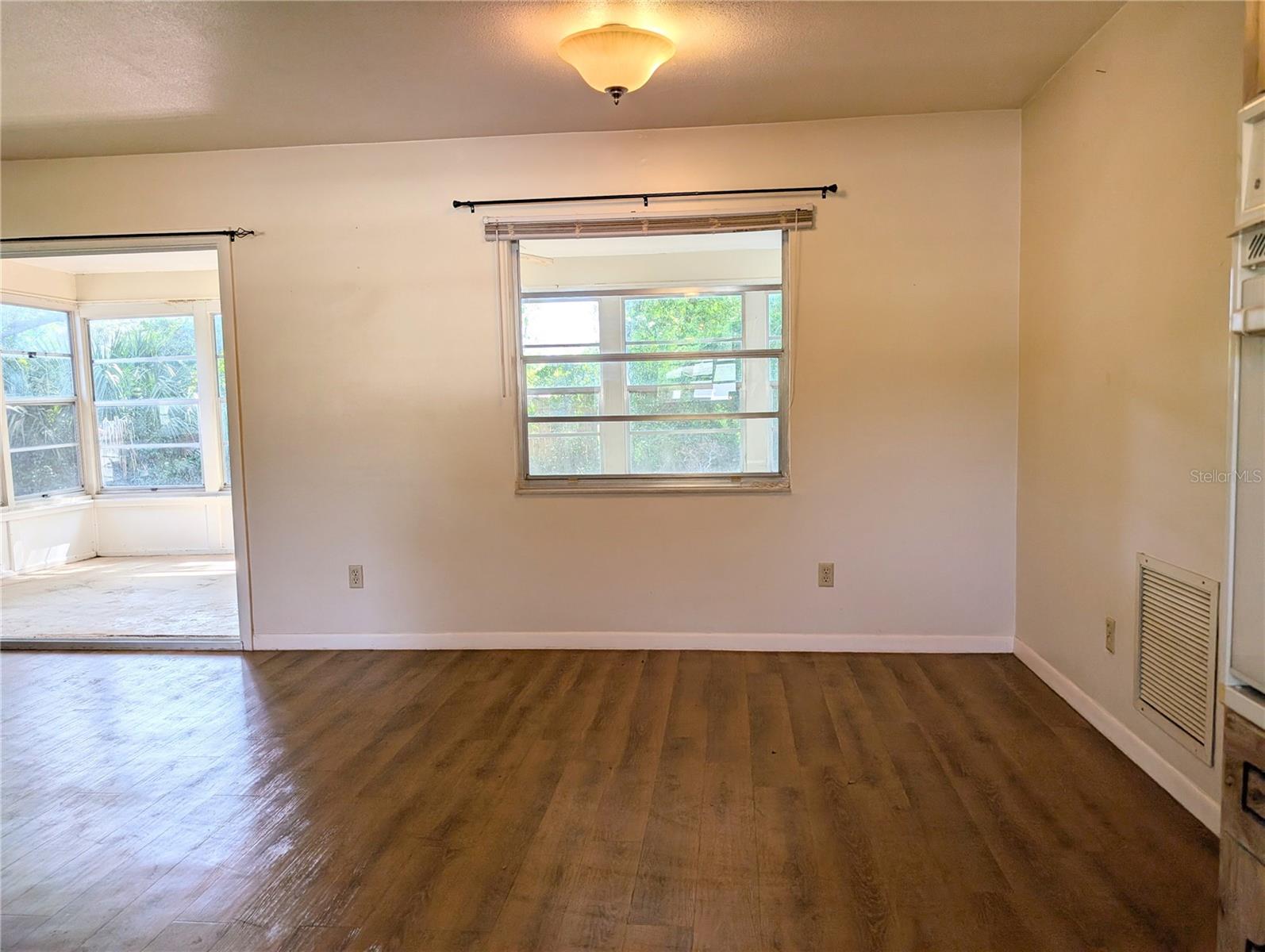 Image 14 of 45 For 1124 Bucknell Avenue