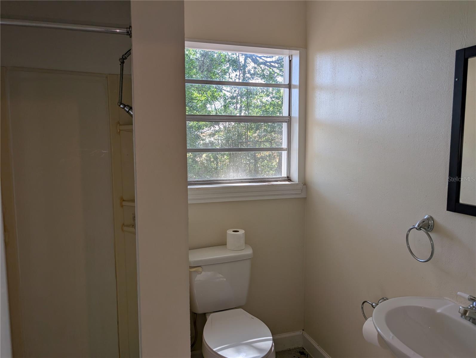 Image 21 of 45 For 1124 Bucknell Avenue