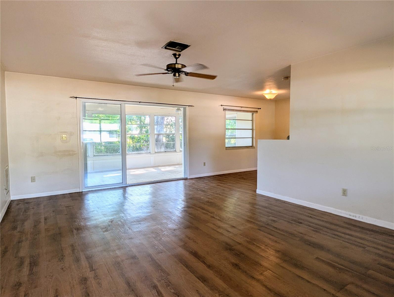 Image 3 of 45 For 1124 Bucknell Avenue