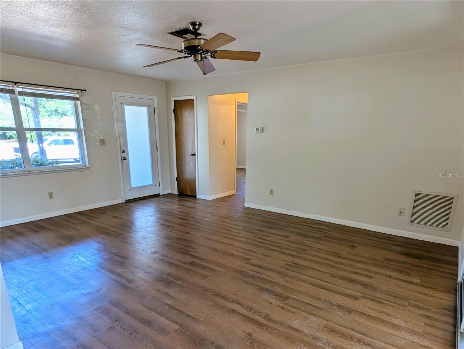 Image 5 of 45 For 1124 Bucknell Avenue