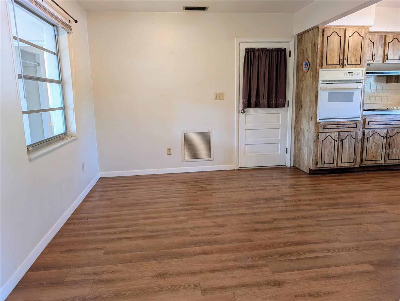 Image 8 of 45 For 1124 Bucknell Avenue