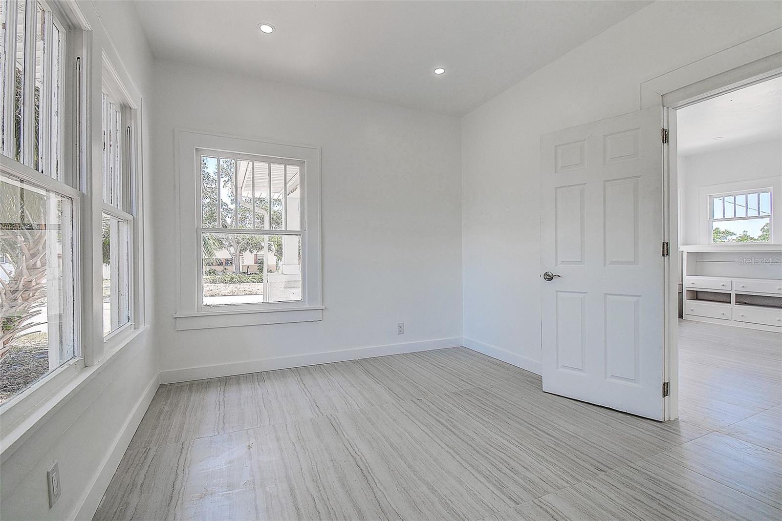 Image 21 of 40 For 4519 5th Avenue S