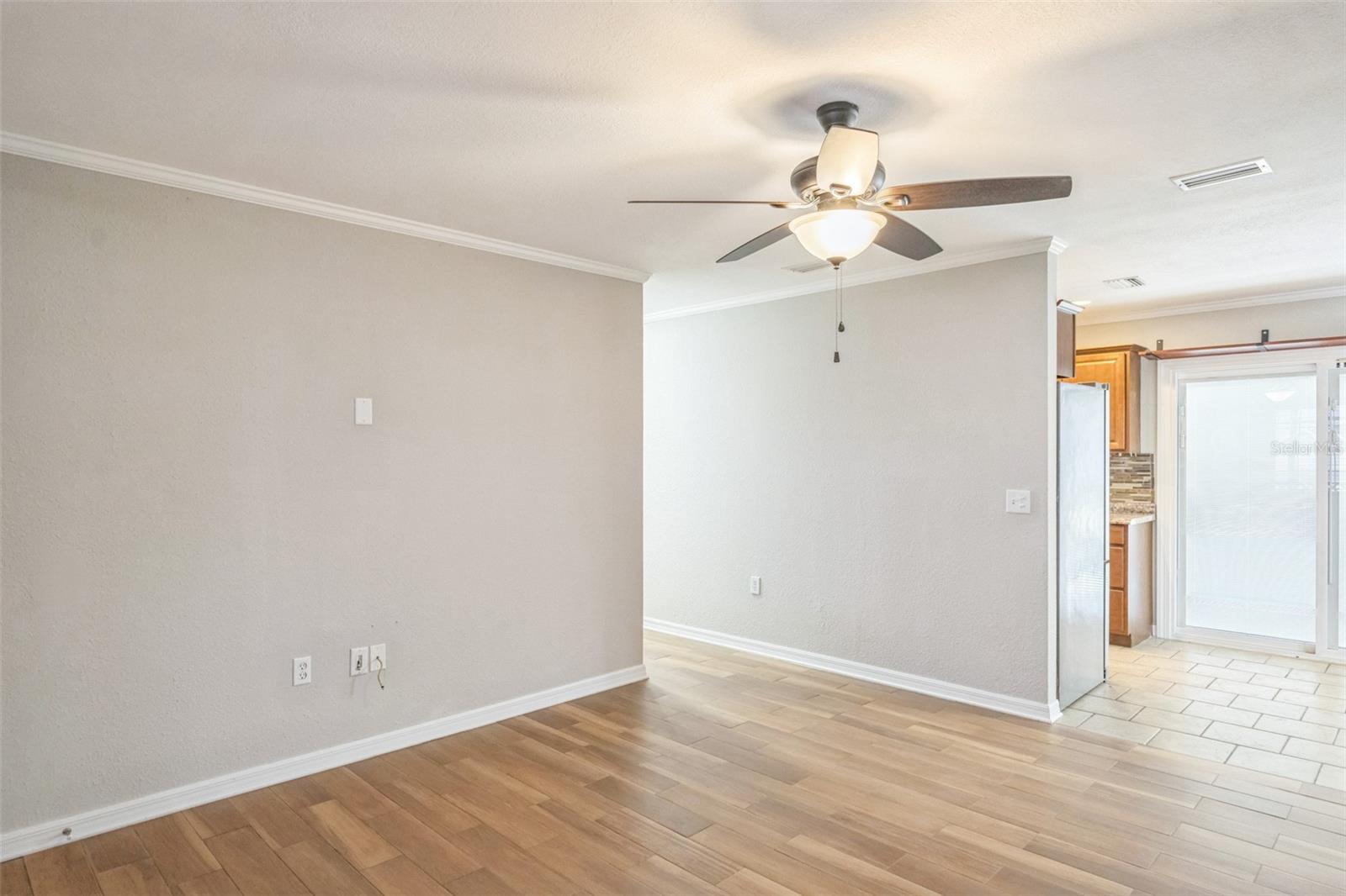 Image 17 of 30 For 940 Thompson Avenue