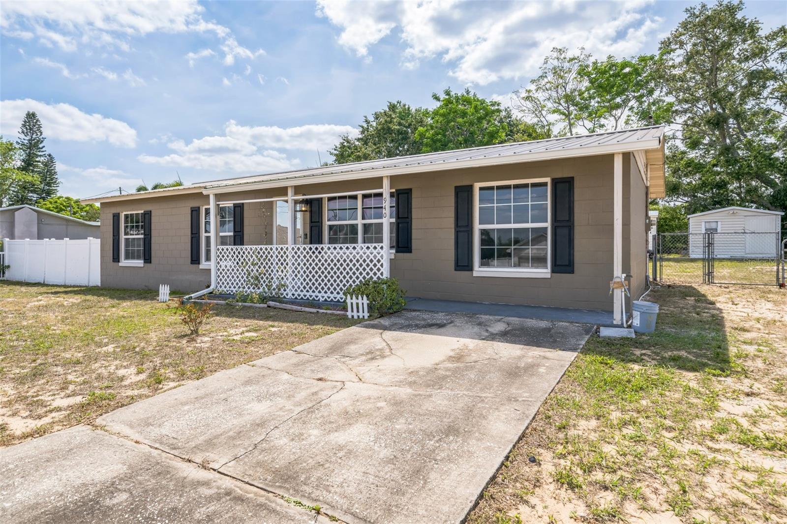 Image 3 of 30 For 940 Thompson Avenue