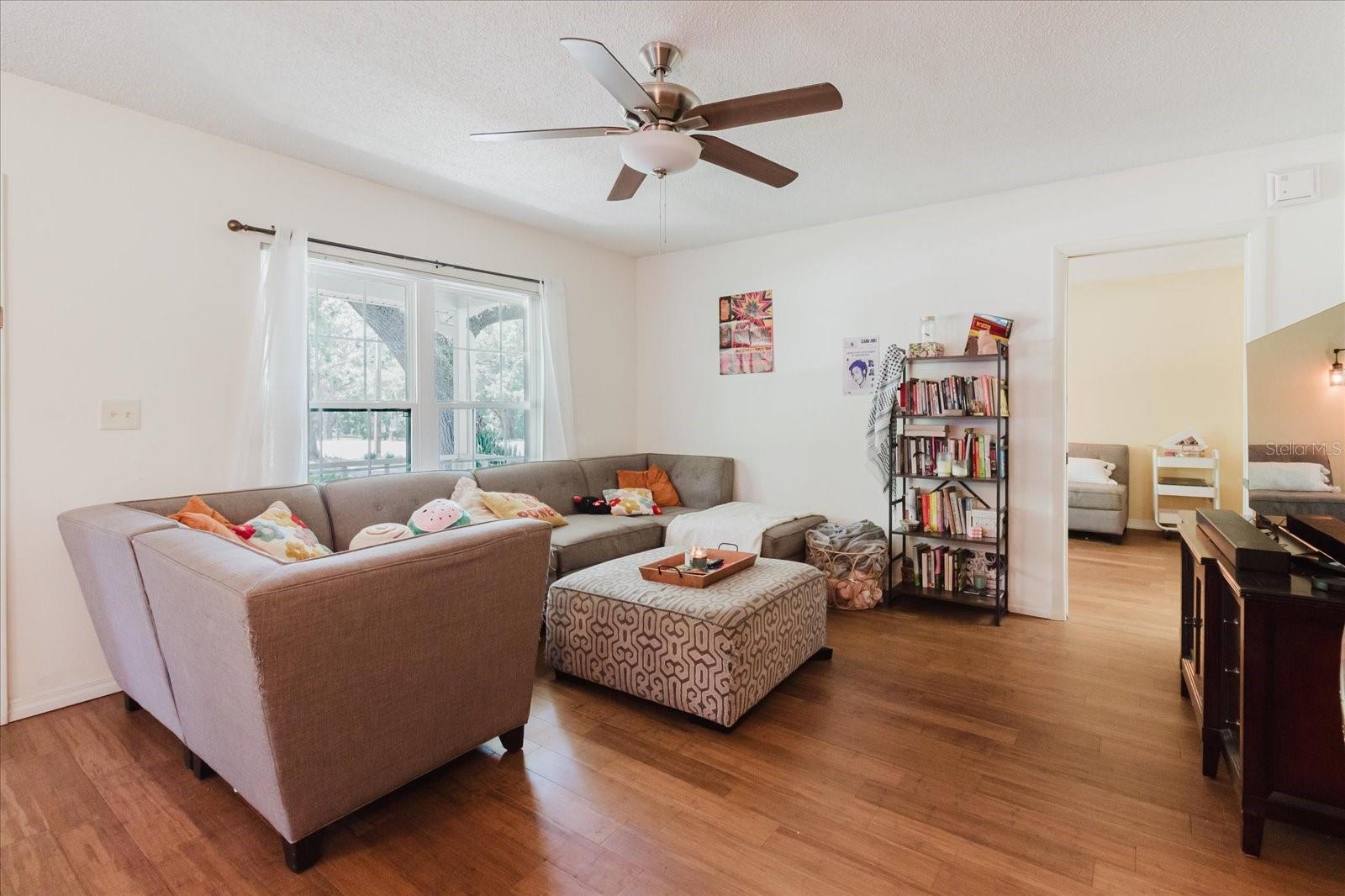 Listing photo id 13 for 11802 Foxrun Lane