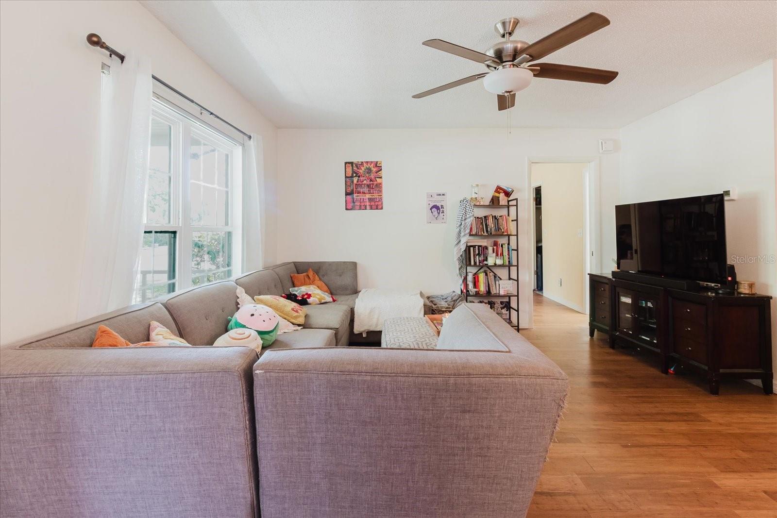 Listing photo id 14 for 11802 Foxrun Lane