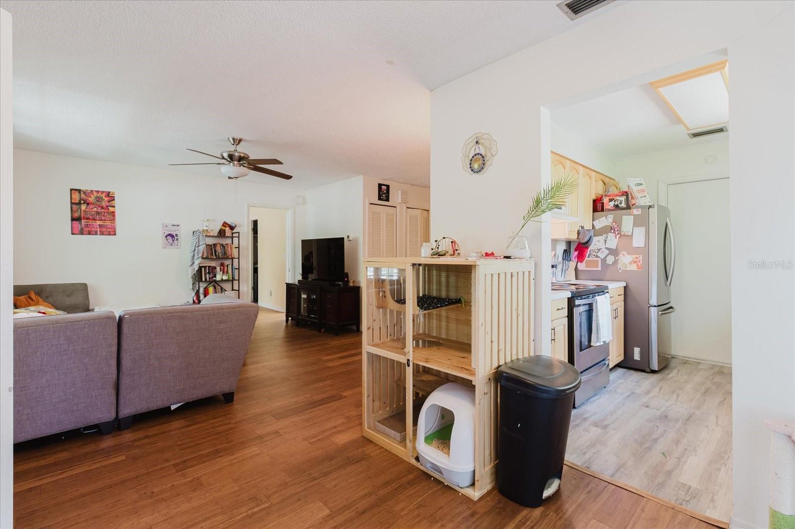 Listing photo id 20 for 11802 Foxrun Lane